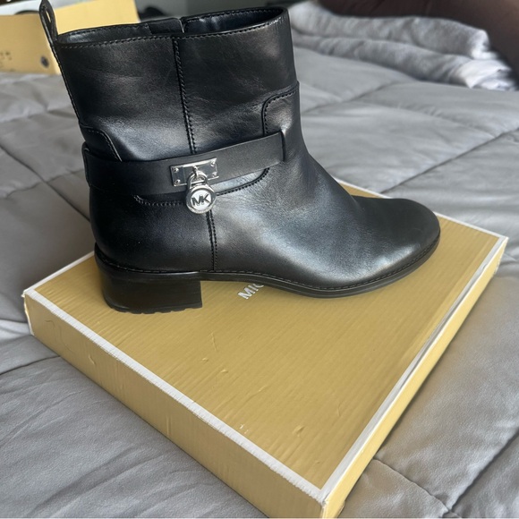 Michael Kors booties - Picture 1 of 3